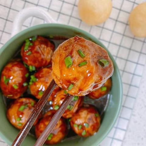Fried Gluten Balls stuffed with Pork/Beef Mince